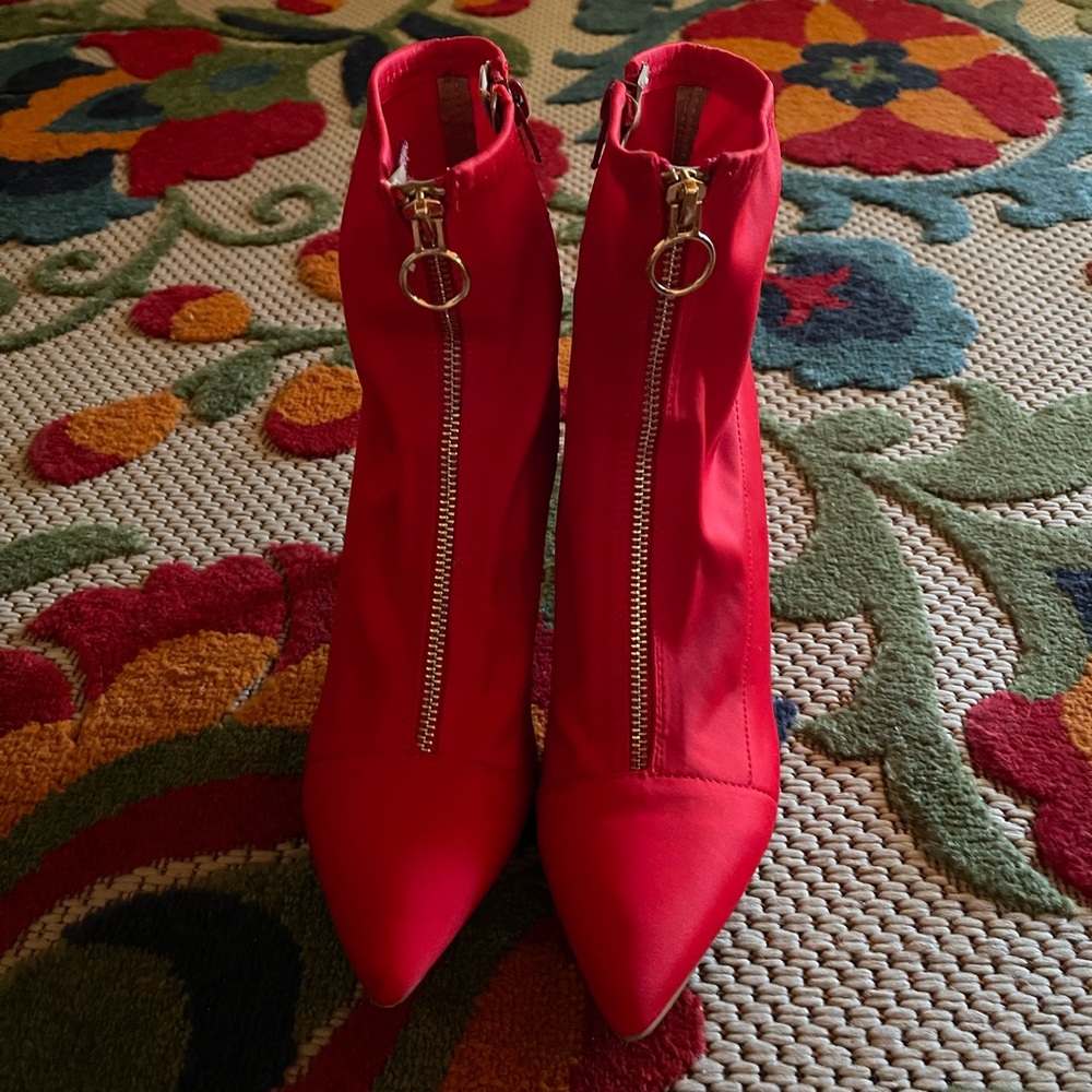 Sexy red hot bootie with zipper